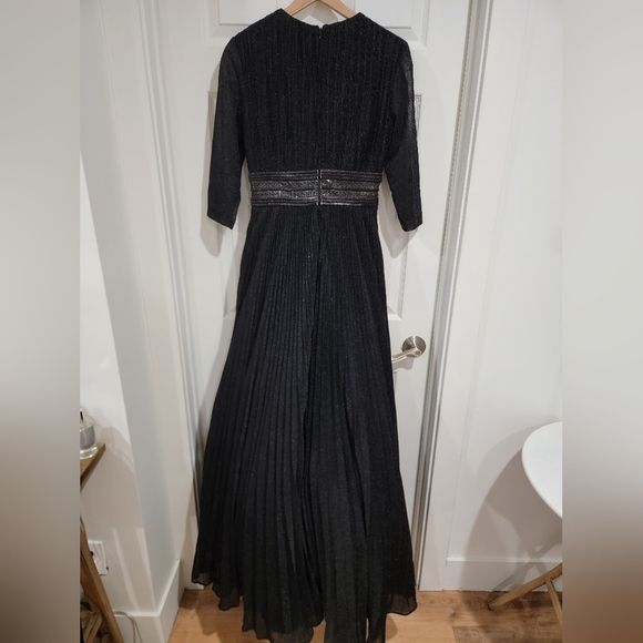 Mac Duggal Long Sleeves Pleated Formal Dress - Picture 4 of 9